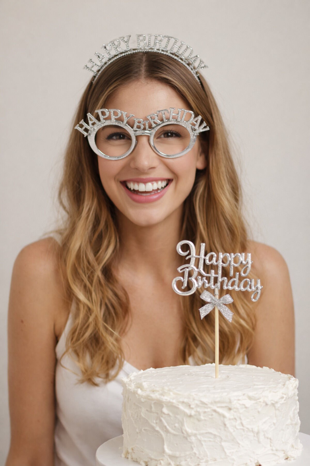 Parti Malzemesi  Happy Birthday Doğum Günü Parti Seti Taç Gözlük ve Pasta Üstü Süs 3 Parça Gümüş