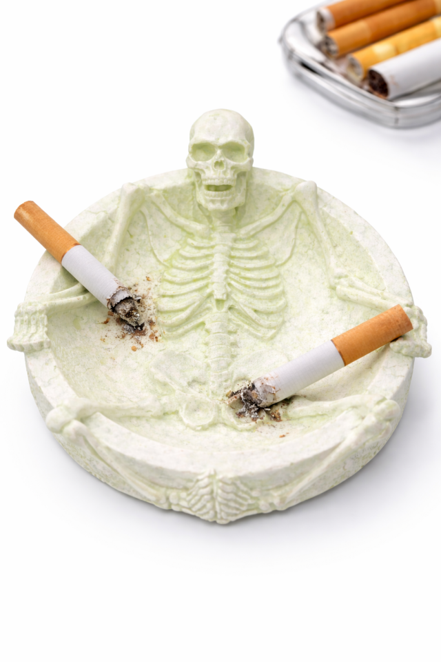 İskelet Kül Tablası 14 cm Dekoratif Kuru Kafa Küllük Halloween Temalı Açık Yeşil