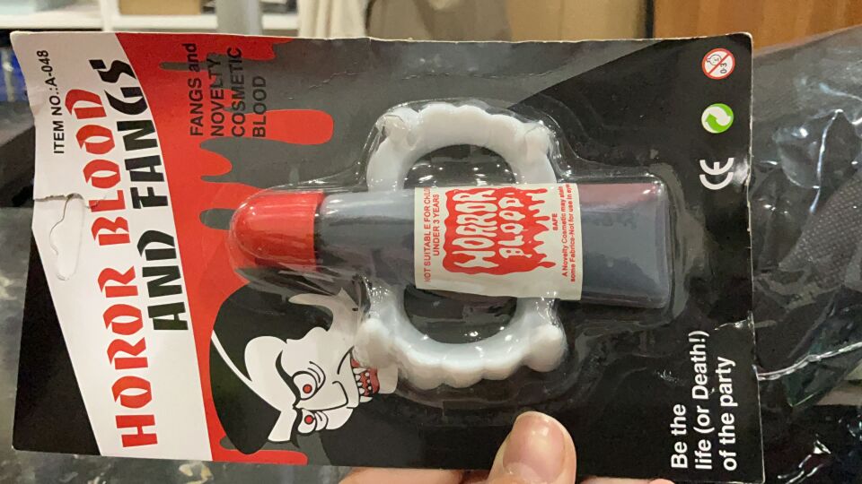 Parti Malzemesi Halloween Vampir Diş Seti + Sahte Kan – Takma Ön Diş Vampir Fang Seti Korku Partisi Aksesuarı