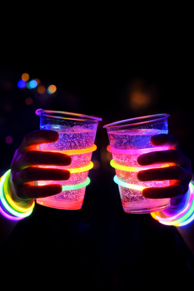 Parti Malzemesi İnce Glow Stick Işıklı Çubuk 100 Adet Bileklik Bardak Süsü Neon Parti Aksesuarı Çok Renkli