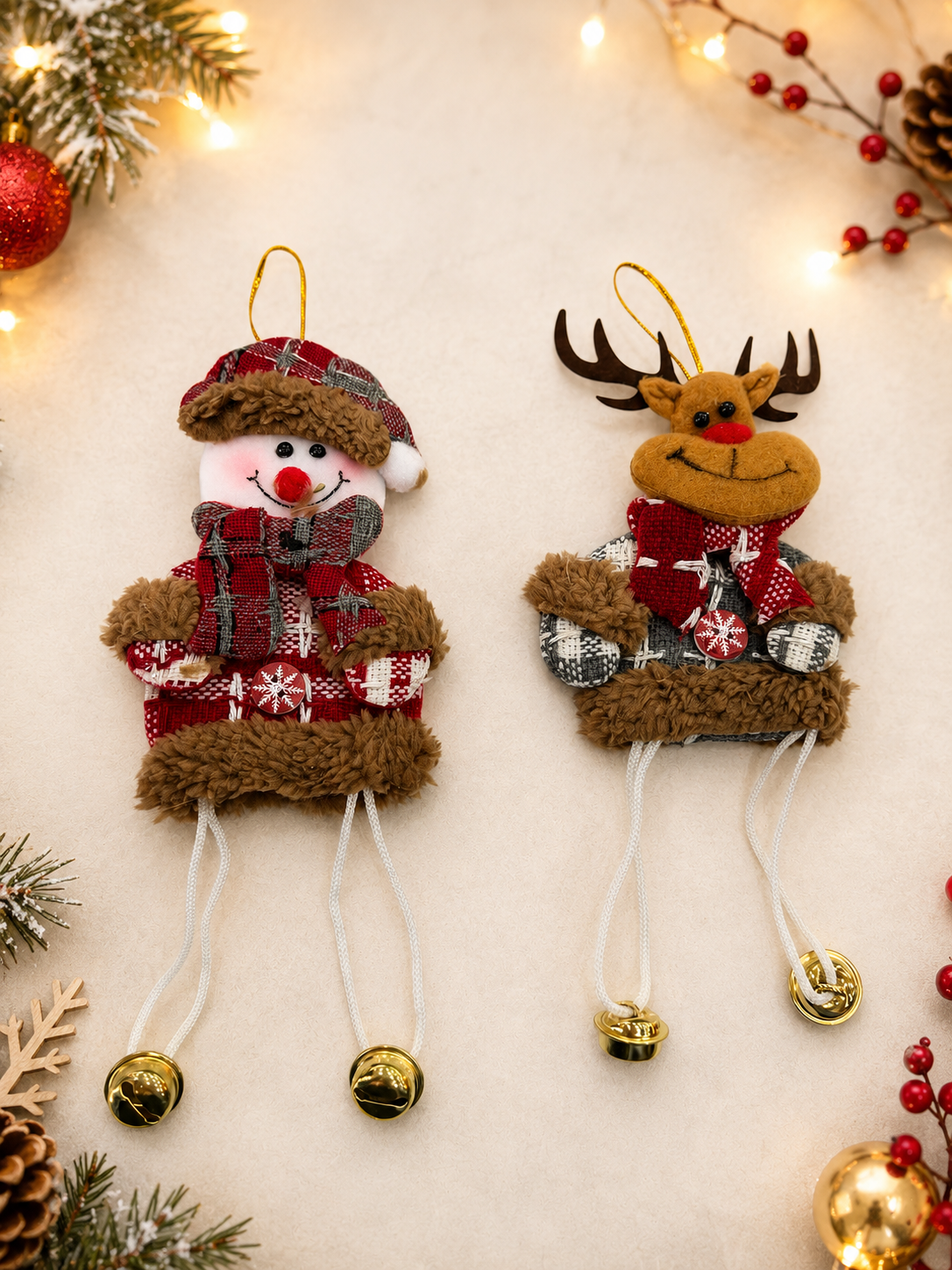 Parti Malzemeleri Yılbaşı Askılı Peluş Kardan Adam ve Geyik Dekor Süsü Çanlı Noel Ağacı Süsü 2’li Set 20 cm